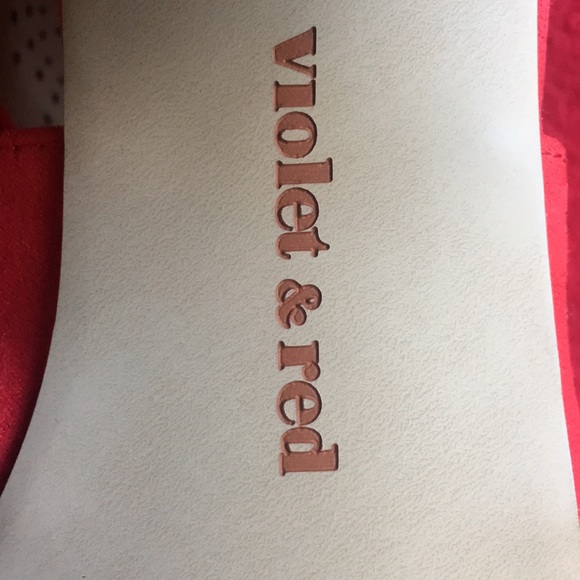 Violet and Red Shoes - Picture 4 of 7